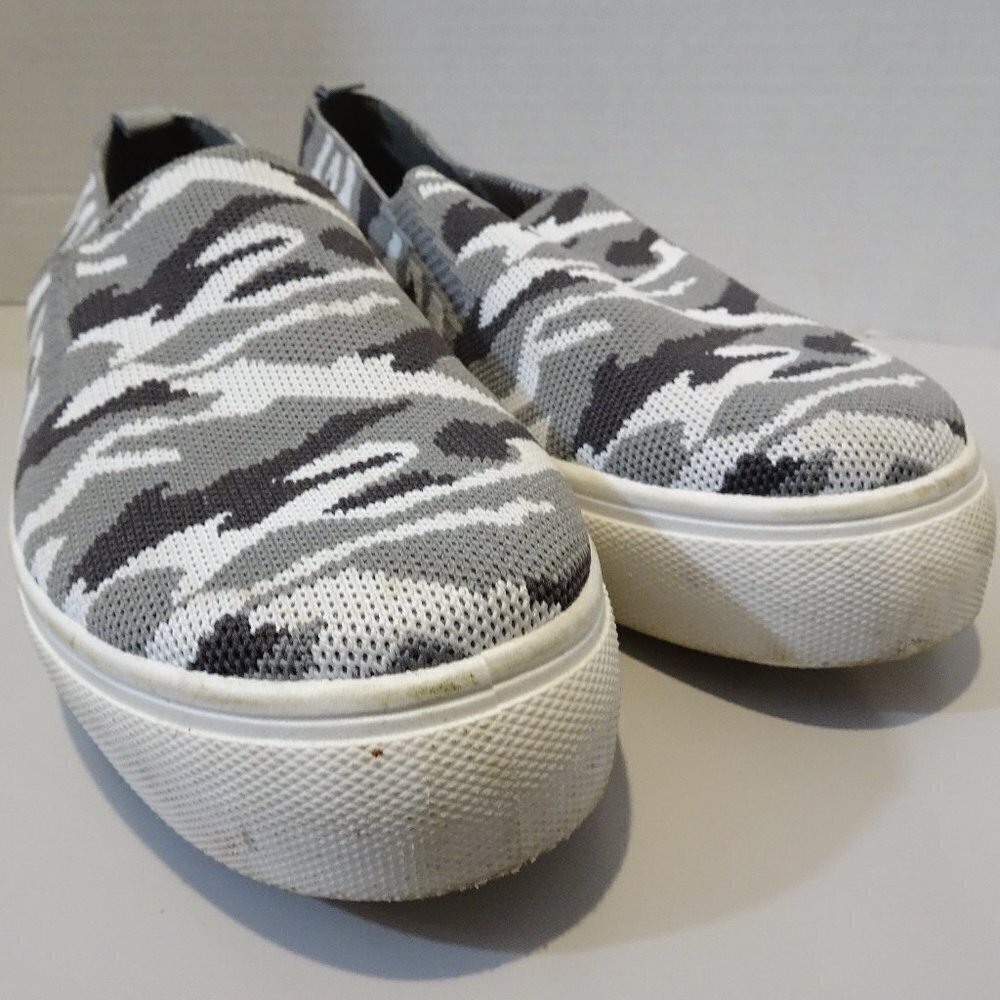 STEVE MADDEN Maygee Gray Camo Loafers Shoes Size 9 Knit Platform Casual